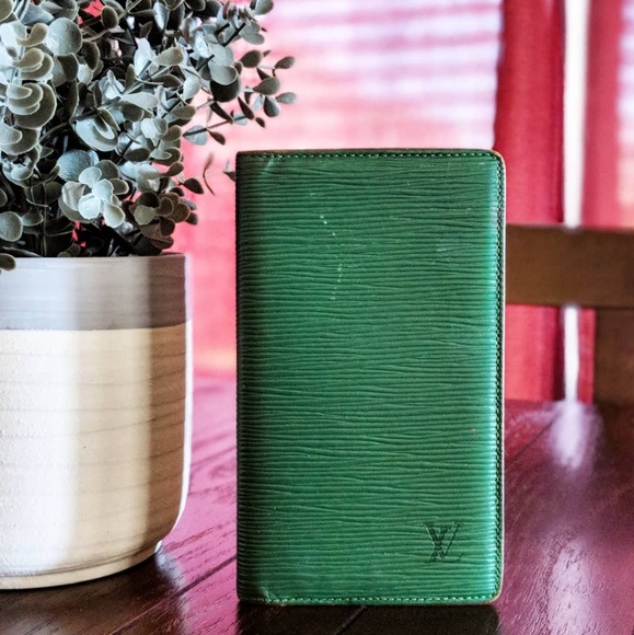 ⛔SOLD⛔Louis Vuitton Green Epi Checkbook Wallet - Picture 1 of 6